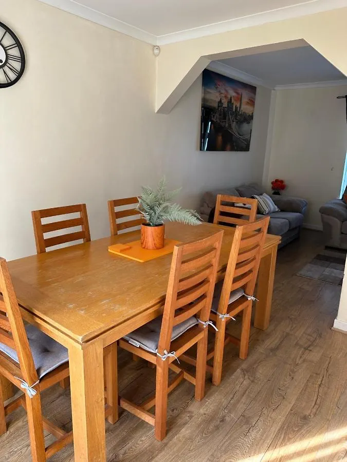 Stunning Cozy Three Bedroom House Near Ari Aberdeen Hébergement de vacances