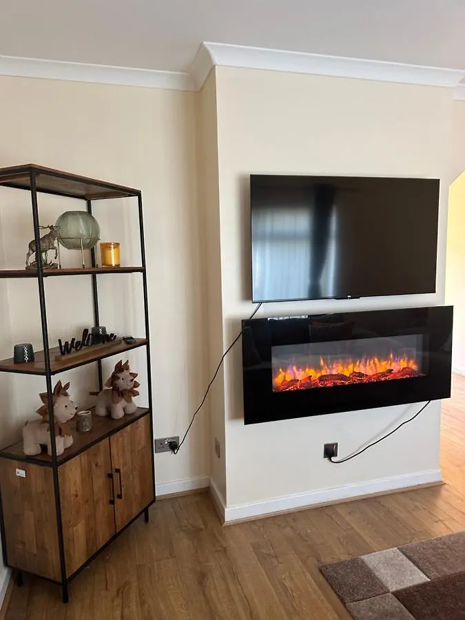 Stunning Cozy Three Bedroom House Near Ari Aberdeen
