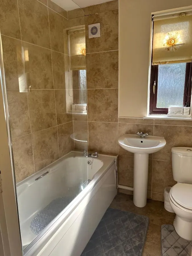 Stunning Cozy Three Bedroom House Near Ari Aberdeen