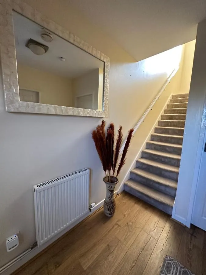 Stunning Cozy Three Bedroom House Near Ari Aberdeen 0*,